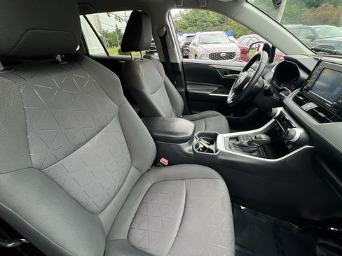 Used 2020 Toyota RAV4 XLE w/ XLE Grade Weather Package AWD/4WD image 25