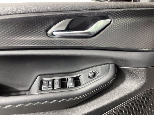 Used 2025 Jeep Grand Cherokee Altitude AWD/4WD image 16