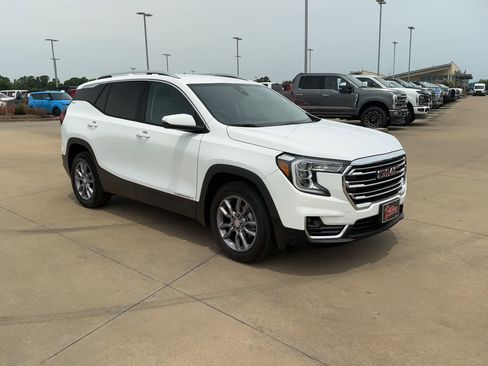 Certified 2023 GMC Terrain SLT image 2
