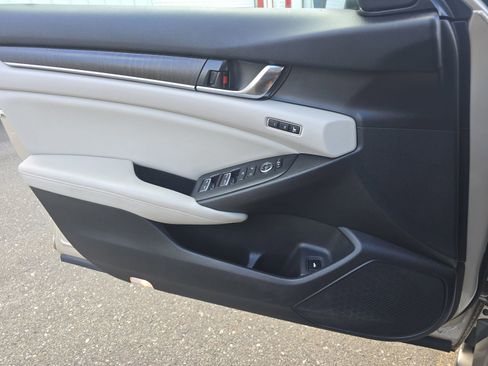 Used 2018 Honda Accord Touring image 30