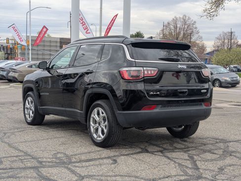Used 2025 Jeep Compass Latitude AWD/4WD image 6