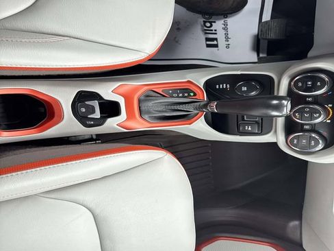 Used 2016 Jeep Renegade Limited image 21