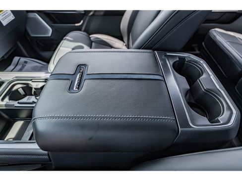 New 2025 Ford F250 Platinum image 19