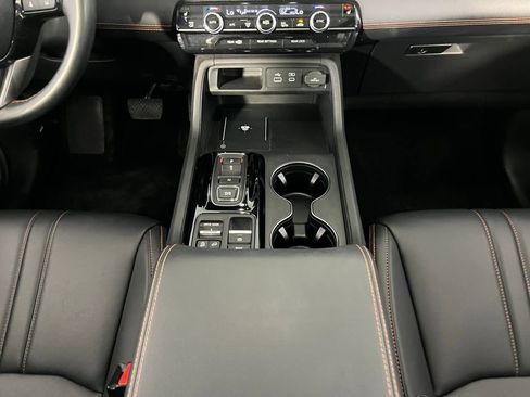 Used 2024 Honda Pilot TrailSport image 16