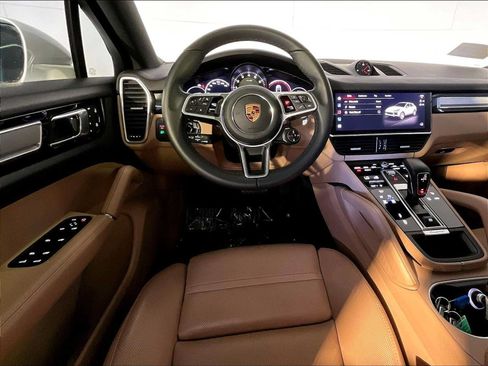 Certified 2023 Porsche Cayenne Coupe AWD/4WD image 13