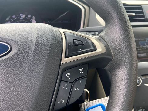 Used 2015 Ford Fusion SE image 25