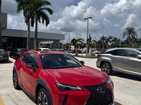 Used 2024 Lexus UX 250h FWD image 1