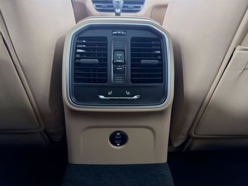 Certified 2026 Porsche Macan AWD/4WD image 22