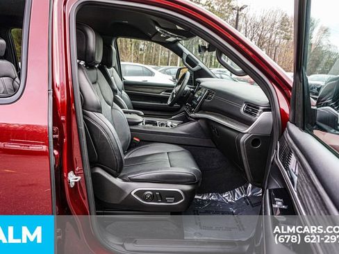 Used 2024 Jeep Wagoneer L Series II w/ Flexible Seating Group AWD/4WD image 25