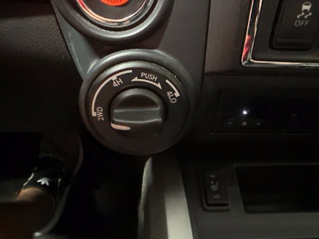 Used 2024 Nissan Titan SV w/ SV Convenience Package AWD/4WD image 6