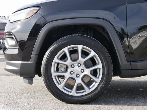 Used 2024 Jeep Compass Latitude image 10