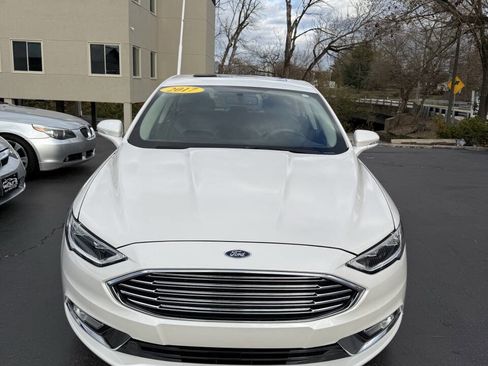 Used 2017 Ford Fusion SE w/ Equipment Group 202A image 3