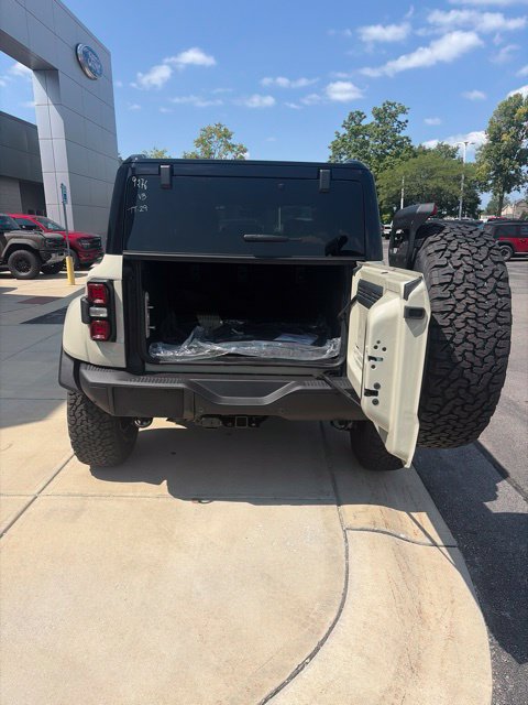 New 2026 Ford Bronco Raptor w/ Interior Carbon Fiber Pack AWD/4WD image 11