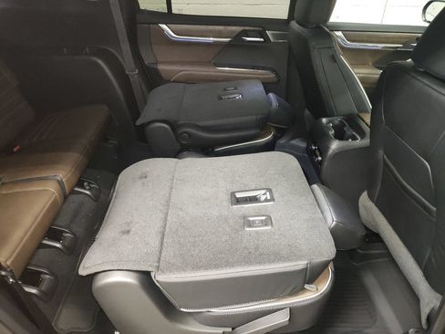 New 2026 GMC Acadia Denali Ultimate w/ LPO, Floor Liner Package AWD/4WD image 12