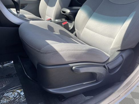 Used 2013 Hyundai Elantra GLS w/ Preferred Pkg FWD image 9