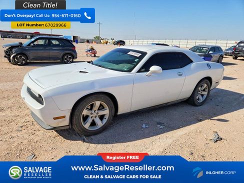 Used 2013 Dodge Challenger SXT RWD image 1