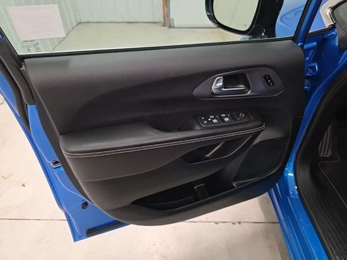 New 2026 Chrysler Pacifica Select AWD/4WD image 12