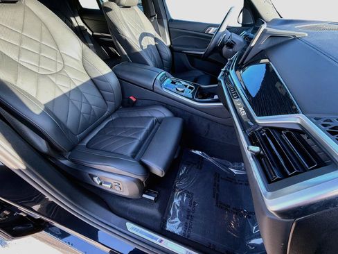 Used 2024 BMW X5 xDrive40i w/ M Sport Package AWD/4WD image 15