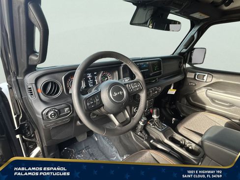 Used 2025 Jeep Gladiator Mojave w/ Safety Group AWD/4WD image 16