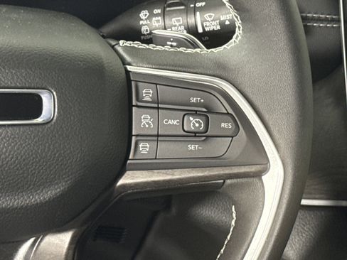 New 2025 Jeep Grand Cherokee L Limited w/ Black Appearance Package image 15