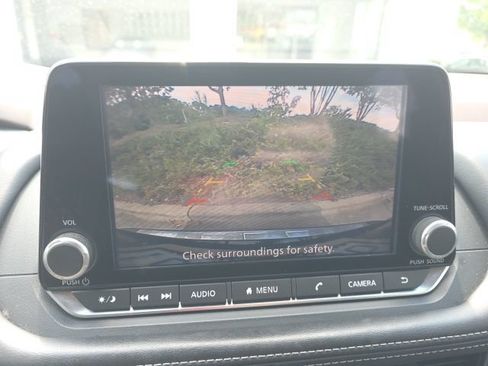 Used 2022 Nissan Rogue SV FWD image 16