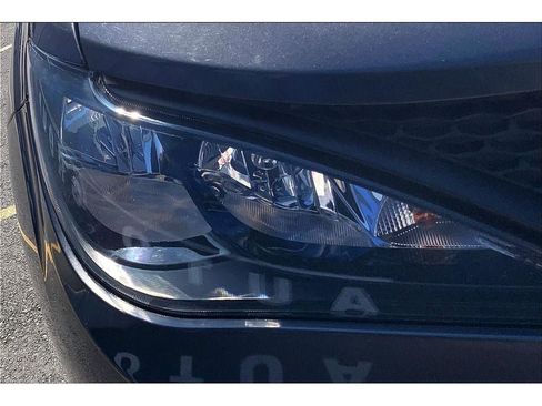 Used 2022 Chrysler Voyager LX FWD image 30