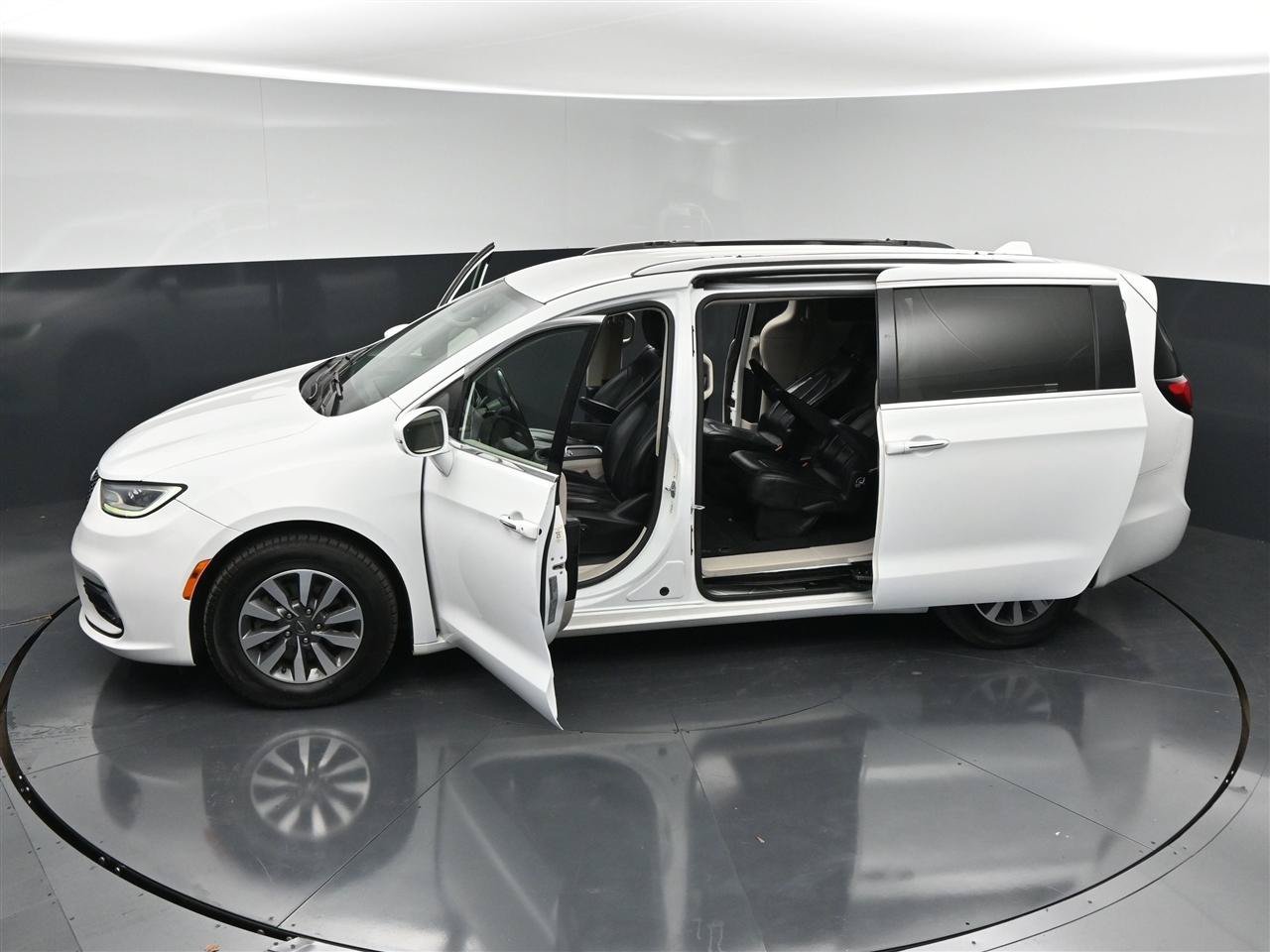 Used 2021 Chrysler Pacifica Touring-L FWD image 27