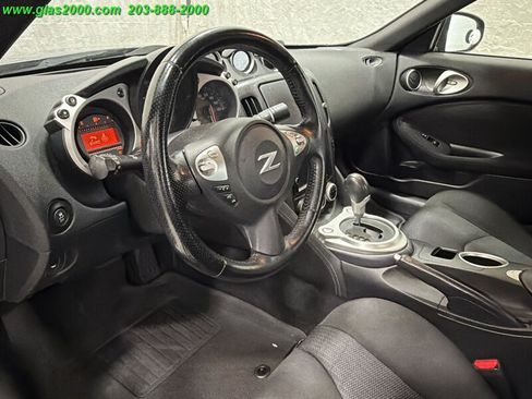 Used 2016 Nissan 370Z Coupe RWD image 3