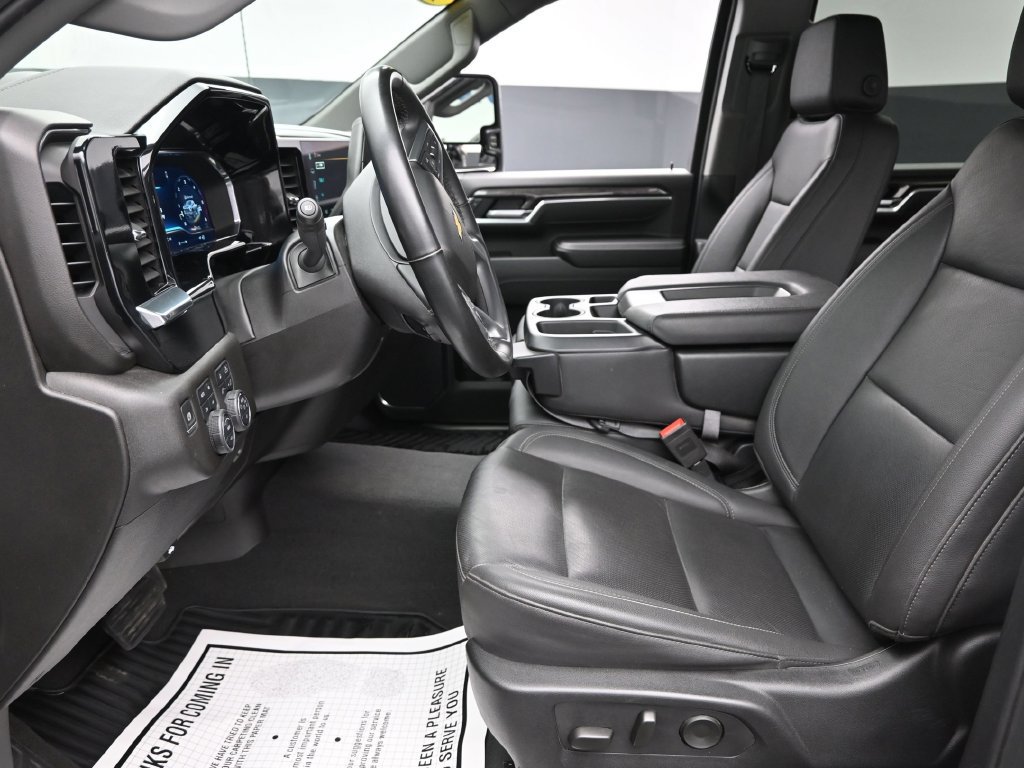 Used 2025 Chevrolet Silverado 2500 LTZ AWD/4WD image 16