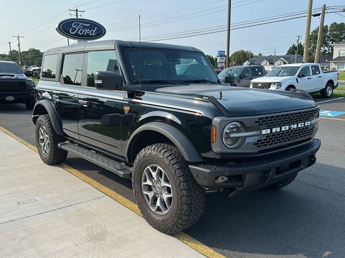 Used 2024 Ford Bronco Badlands AWD/4WD image 3