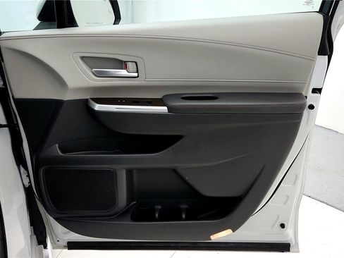 Certified 2024 Toyota Sienna XLE image 18