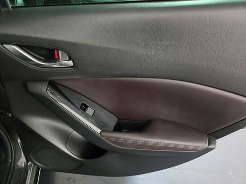 Used 2018 MAZDA MAZDA3 Grand Touring image 21