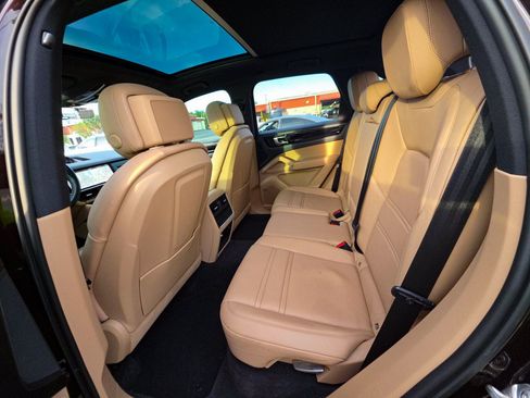 Used 2019 Porsche Cayenne AWD/4WD image 13
