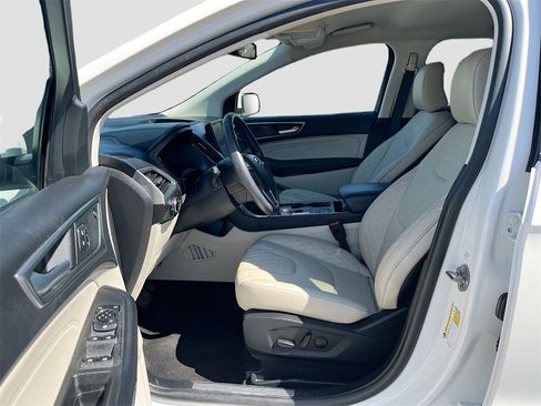 Used 2024 Ford Edge Titanium image 21