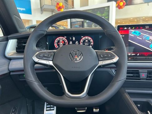 New 2026 Volkswagen Tiguan SE R-Line FWD image 16