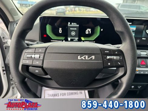 Used 2025 Kia K4 LXS image 13