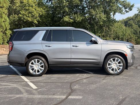 Used 2021 Chevrolet Tahoe High Country w/ Premium Package AWD/4WD image 2