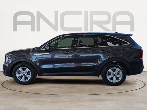 Certified 2025 Kia Sorento LX image 5