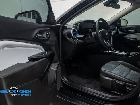 Used 2025 Chevrolet Trax LT w/ Driver Confidence Package image 10