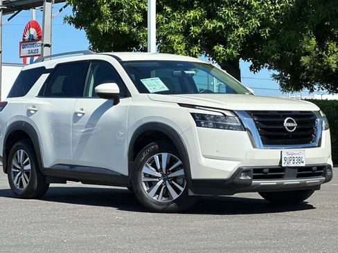 Used 2022 Nissan Pathfinder SL AWD/4WD image 1