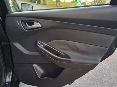 Used 2014 Ford Focus Titanium image 20
