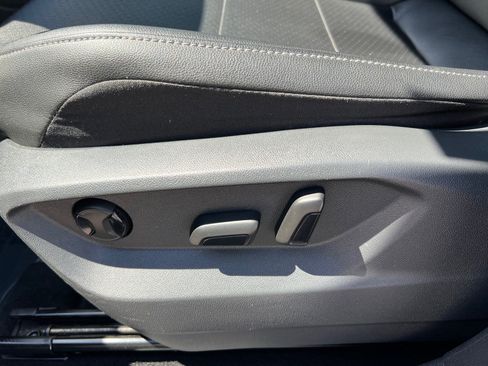 Used 2019 Volkswagen Tiguan S image 12