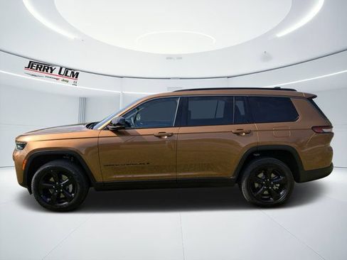 New 2026 Jeep Grand Cherokee L Limited w/ Limited Altitude Package RWD image 6