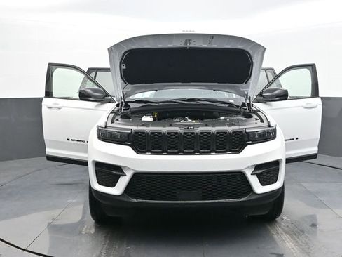 New 2025 Jeep Grand Cherokee Altitude AWD/4WD image 62