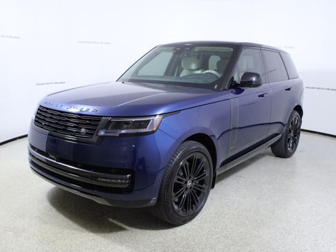 Used 2025 Land Rover Range Rover Autobiography image 4