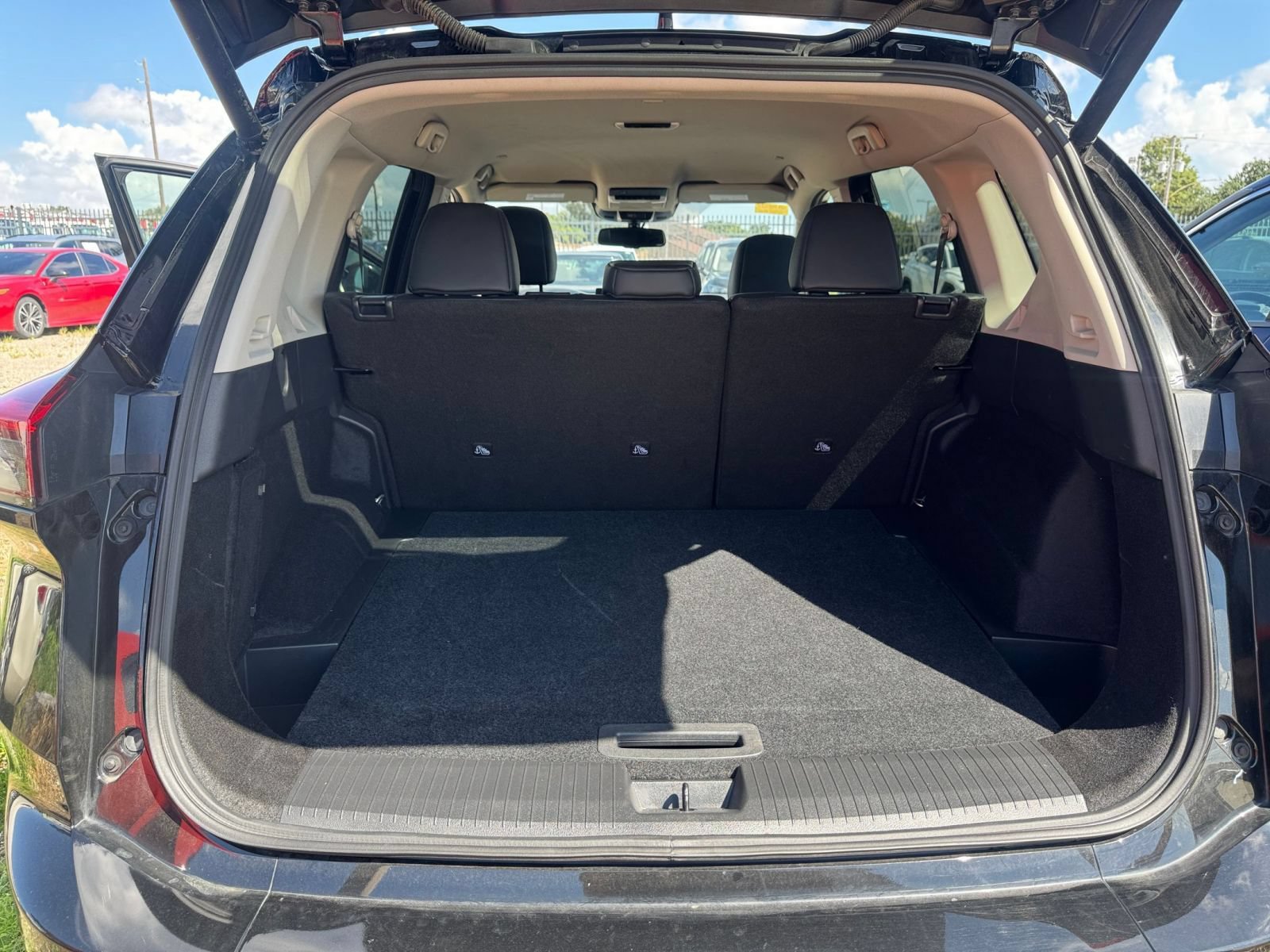 Used 2026 Nissan Rogue SL FWD image 32