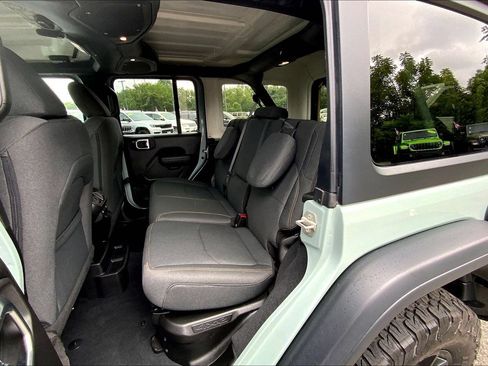 Certified 2024 Jeep Wrangler Unlimited AWD/4WD image 17