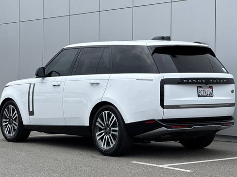 Used 2023 Land Rover Range Rover SE image 3