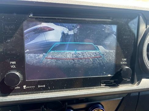 Used 2017 Toyota Tacoma TRD Off-Road w/ Tow Package (A/T) AWD/4WD image 12