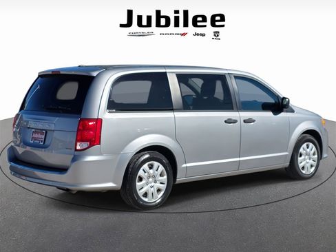 Used 2019 Dodge Grand Caravan SE w/ UConnect Hands-Free Group image 5